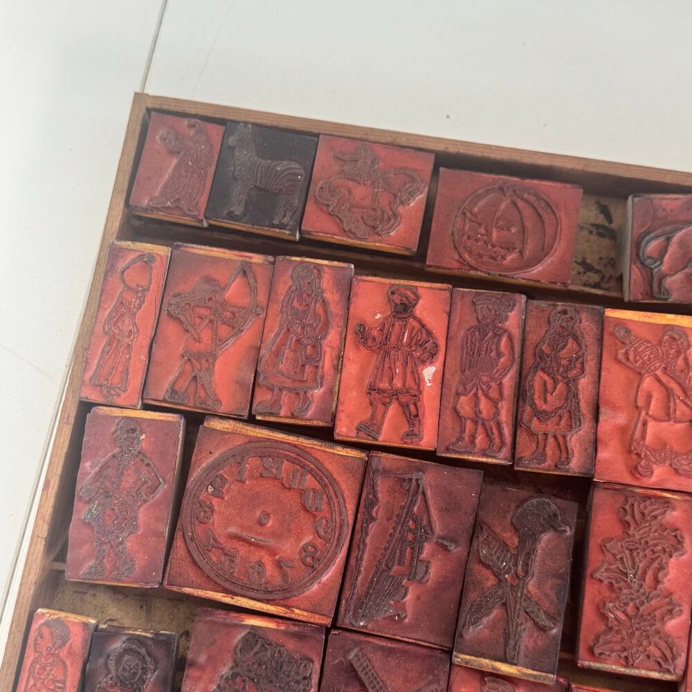 Vintage 1930s Creative Pictured
Printer Ink Stamp Tray with 40
Stamps Rare - Picture 7 of 13